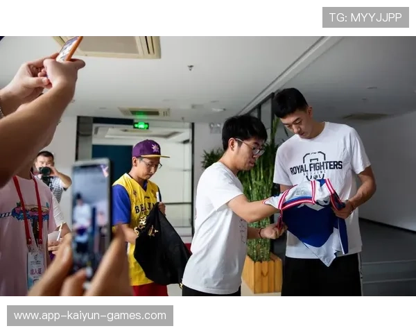 王少杰谈手腕伤势：手腕是有一些老伤，最近有一些复发，王少杰个人介绍